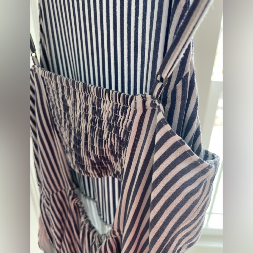 🛍️ Cute A&F Romper 🛍️ - Picture 3 of 6